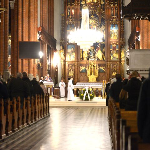 Młodzi na adwentowych nieszporach z Arcybiskupem Metropolitą